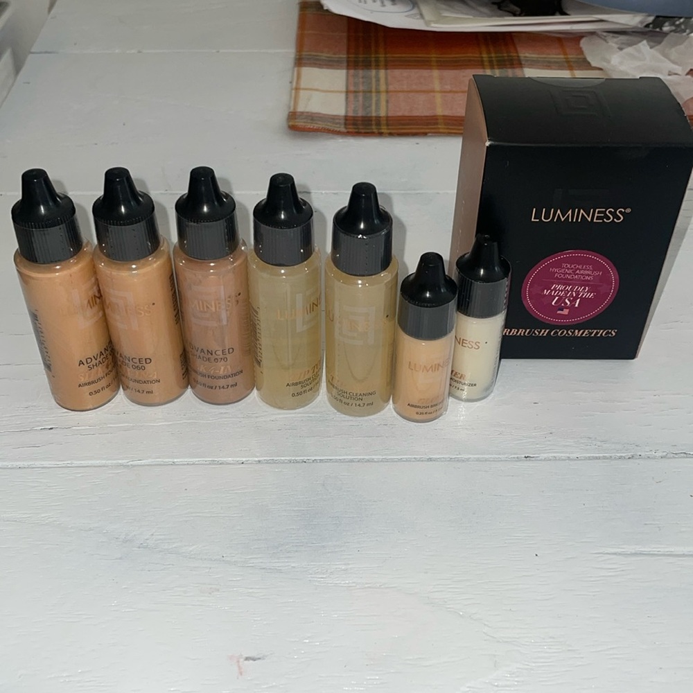 Luminess silk airbrush starter kit NIP + with 7 foundations, cleaner,glow lotion